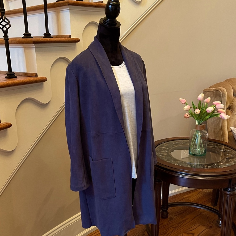 Joan Voss, New York.. Sz M .. Blue Faux Suede Trench